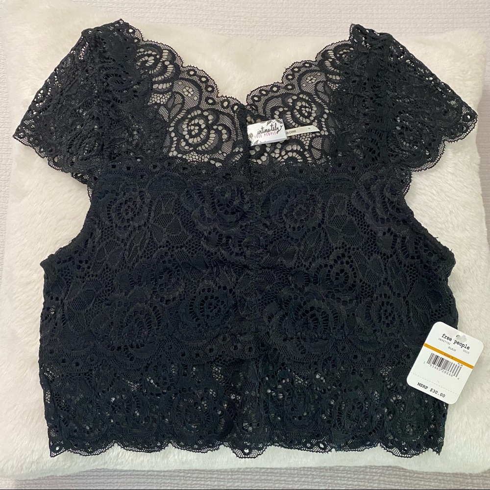FREE PEOPLE Chase Me Lace Pullover Cropped Floral Lace Top size S Black NWT